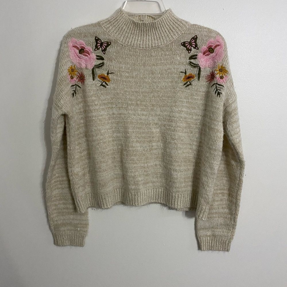 Cloud Chaser Embroidered Flower Butterfly Mock Neck cropped sweater Size Medium